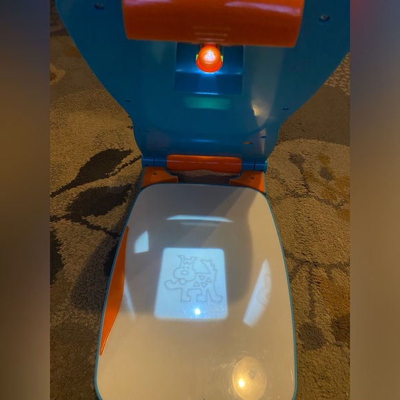 ALEX Art Draw Like A Pro projector, slides & storage! - Picture 10 of 13